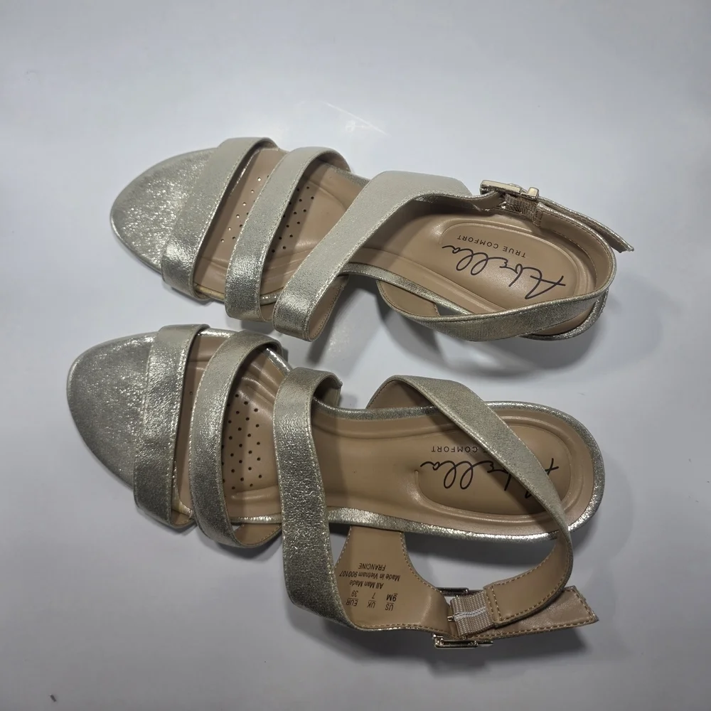Abella True Comfort Gold Strappy Sandals Women’s Size 9M Open Toe Short Heel